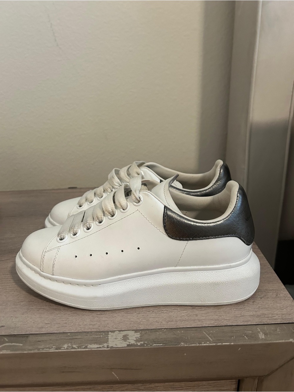 Alexander McQueen Wmns Oversized Sneaker 'Bleach White Silver'